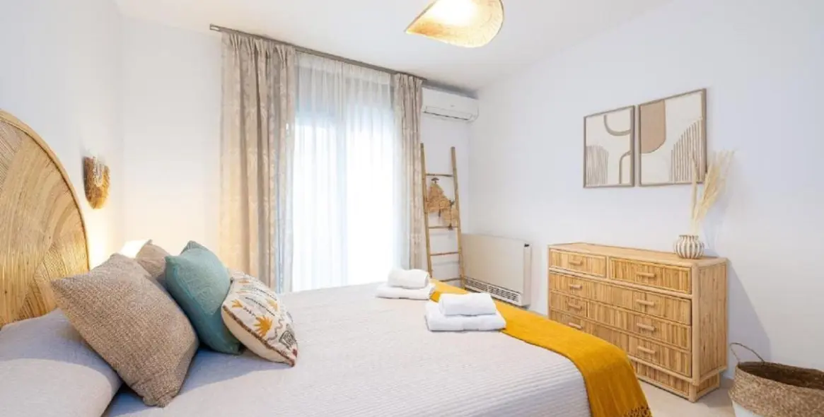 Sale of middle floor apartment in Fuengirola 14