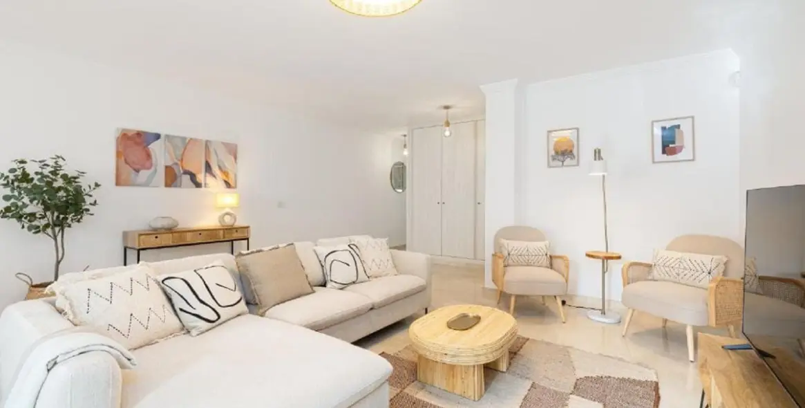 Sale of middle floor apartment in Fuengirola 16