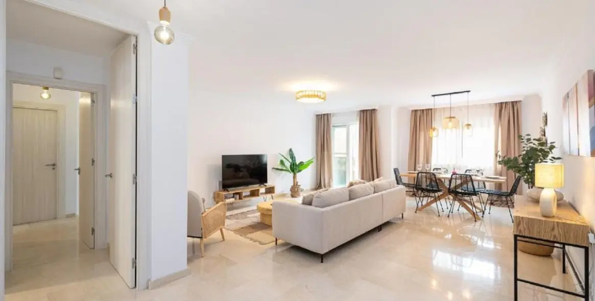 Sale of middle floor apartment in Fuengirola 18