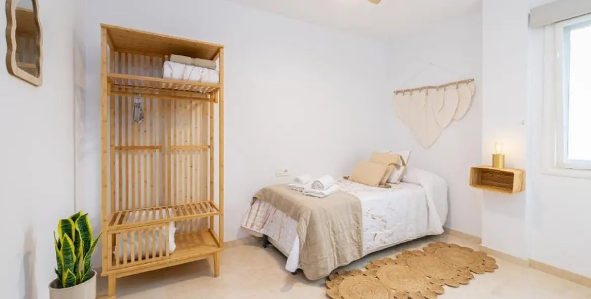 Sale of middle floor apartment in Fuengirola 23