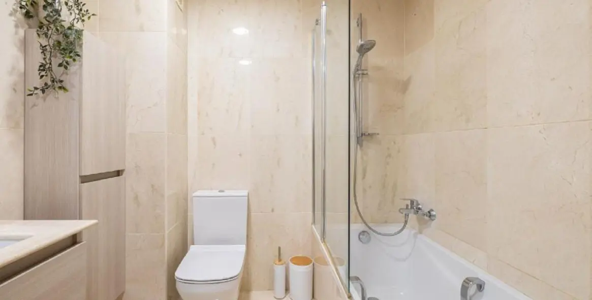 Sale of middle floor apartment in Fuengirola 24