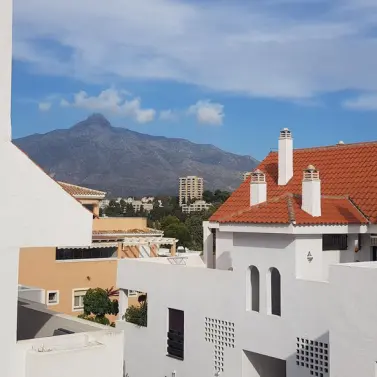 Продажа апартаментов на среднем этаже в Nueva Andalucía