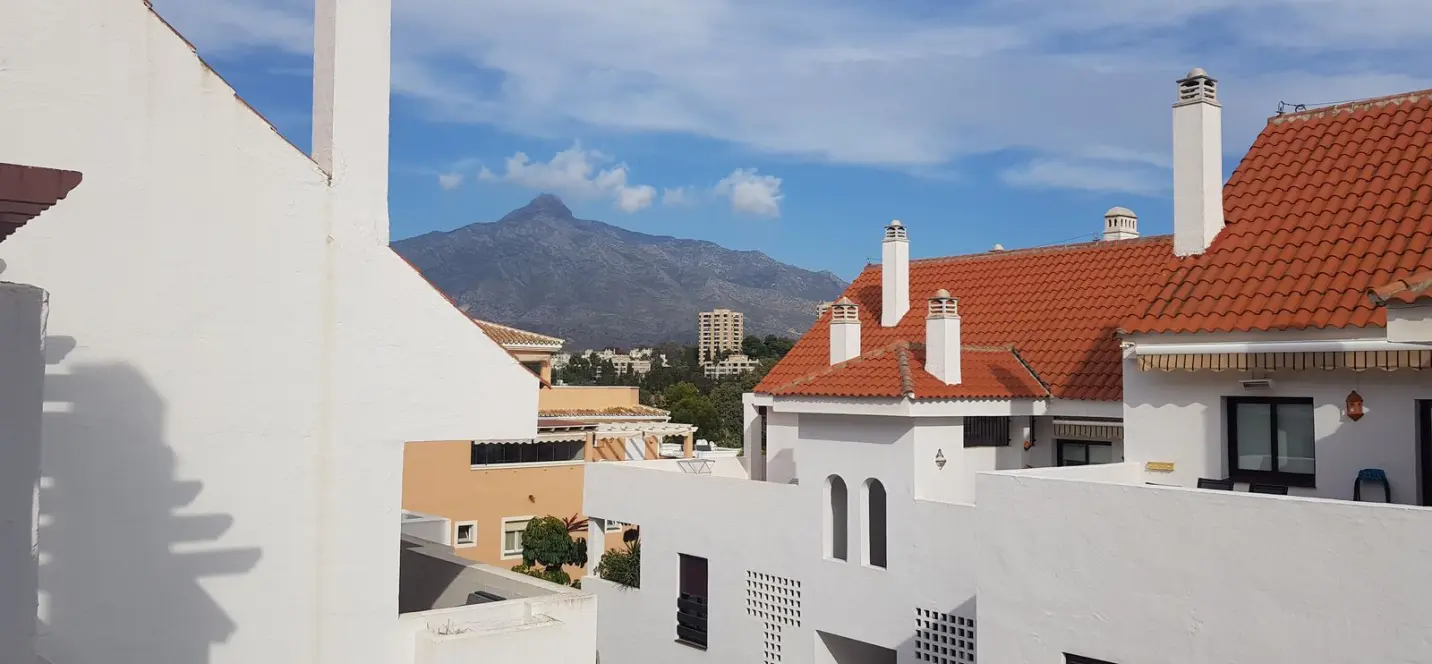 Venta de apartamento en planta media en Nueva Andalucía 0