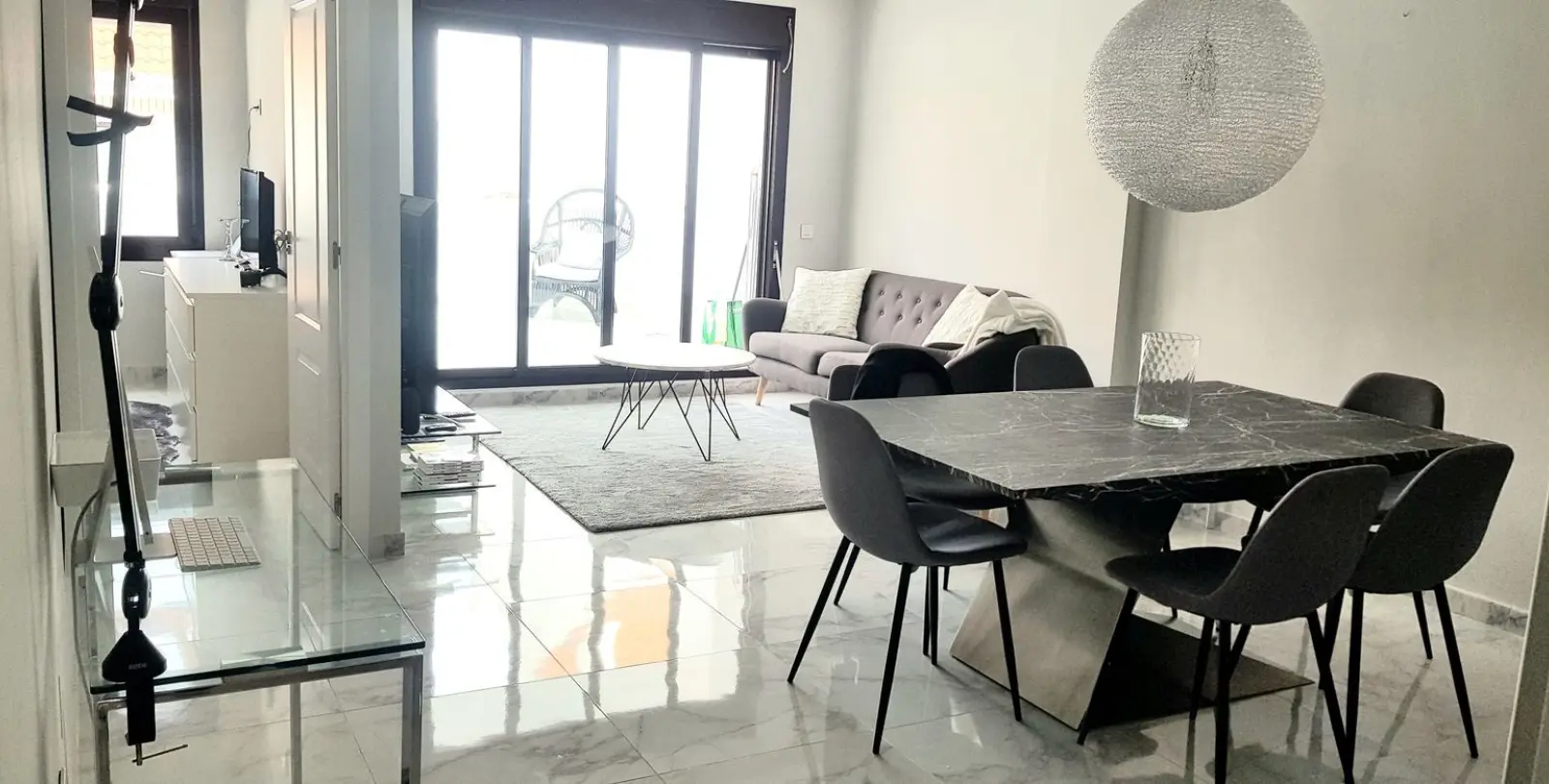 Sale of middle floor apartment in Nueva Andalucía 2