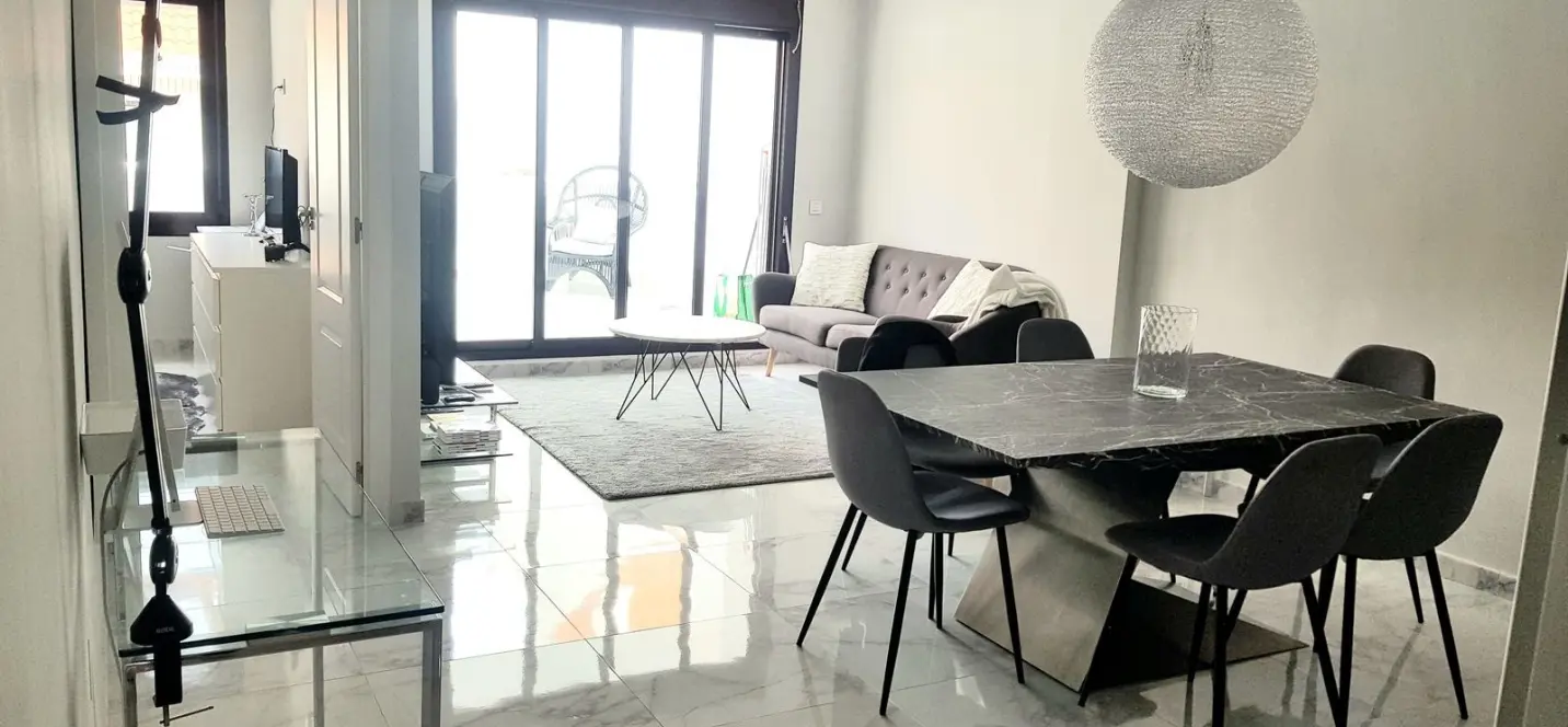 Venta de apartamento en planta media en Nueva Andalucía 1