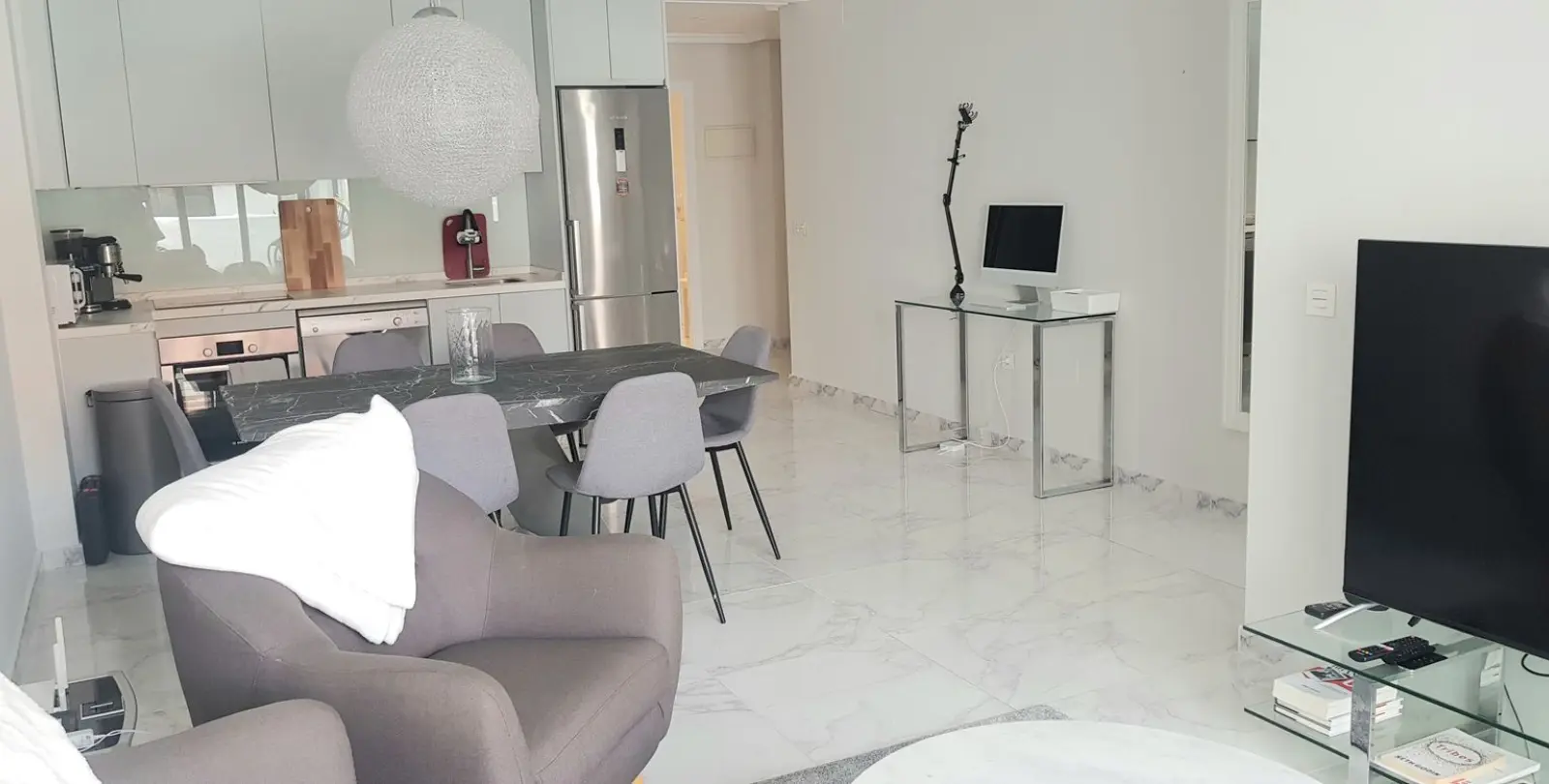 Sale of middle floor apartment in Nueva Andalucía 3