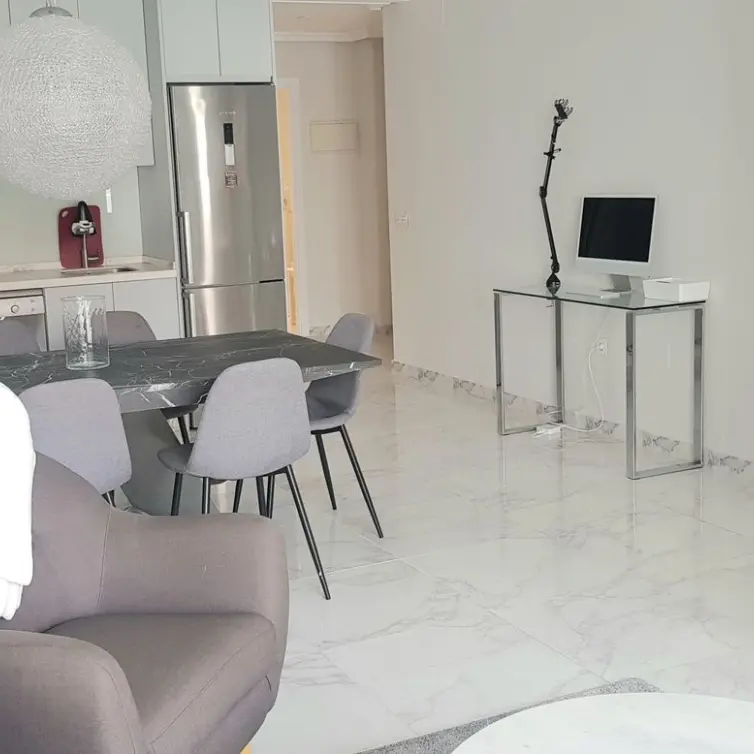 Venta de apartamento en planta media en Nueva Andalucía