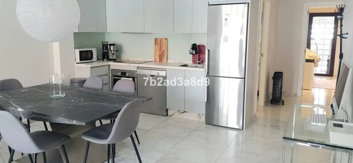 Venta de apartamento en planta media en Nueva Andalucía 3