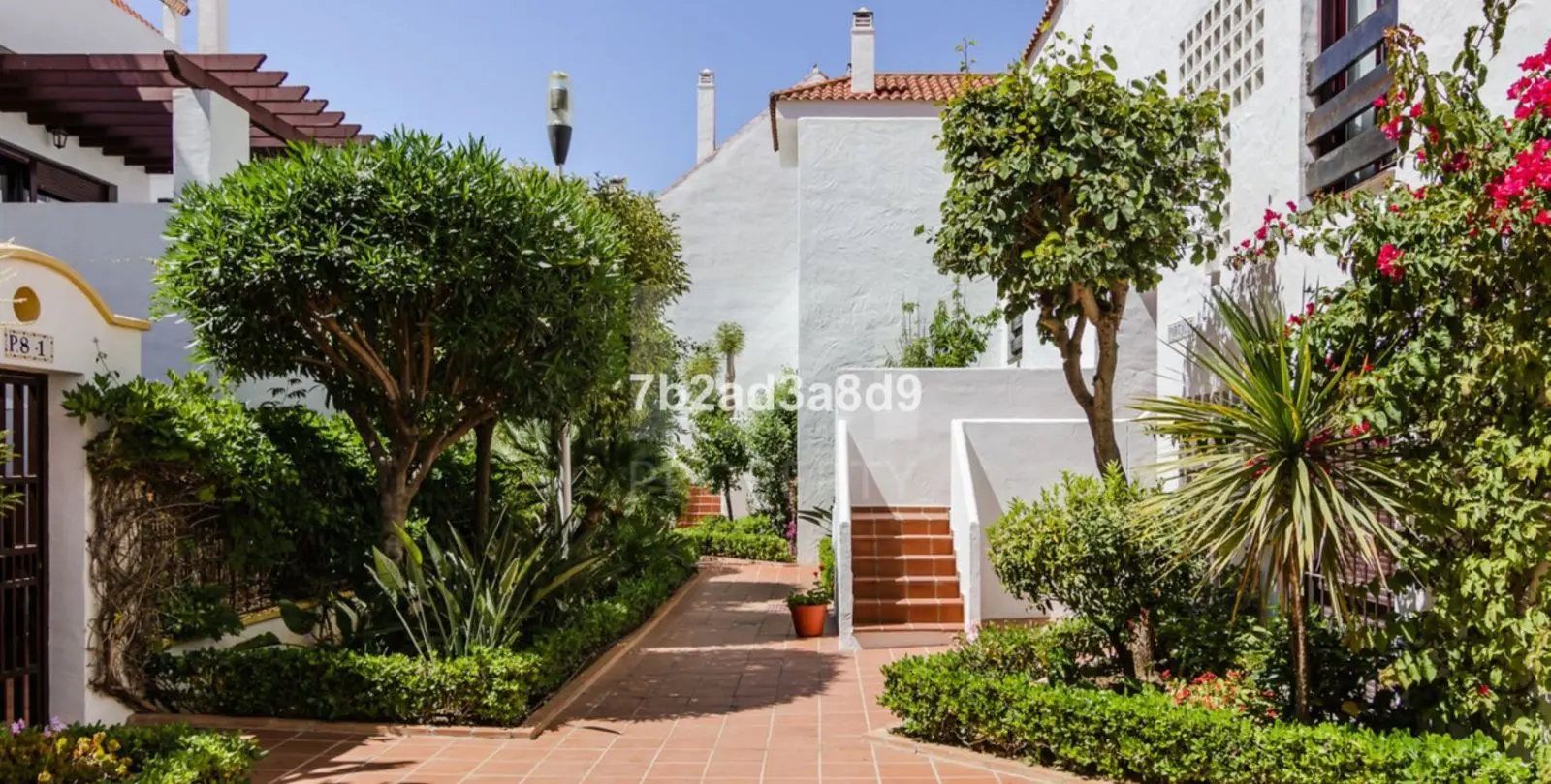 Sale of middle floor apartment in Nueva Andalucía 11