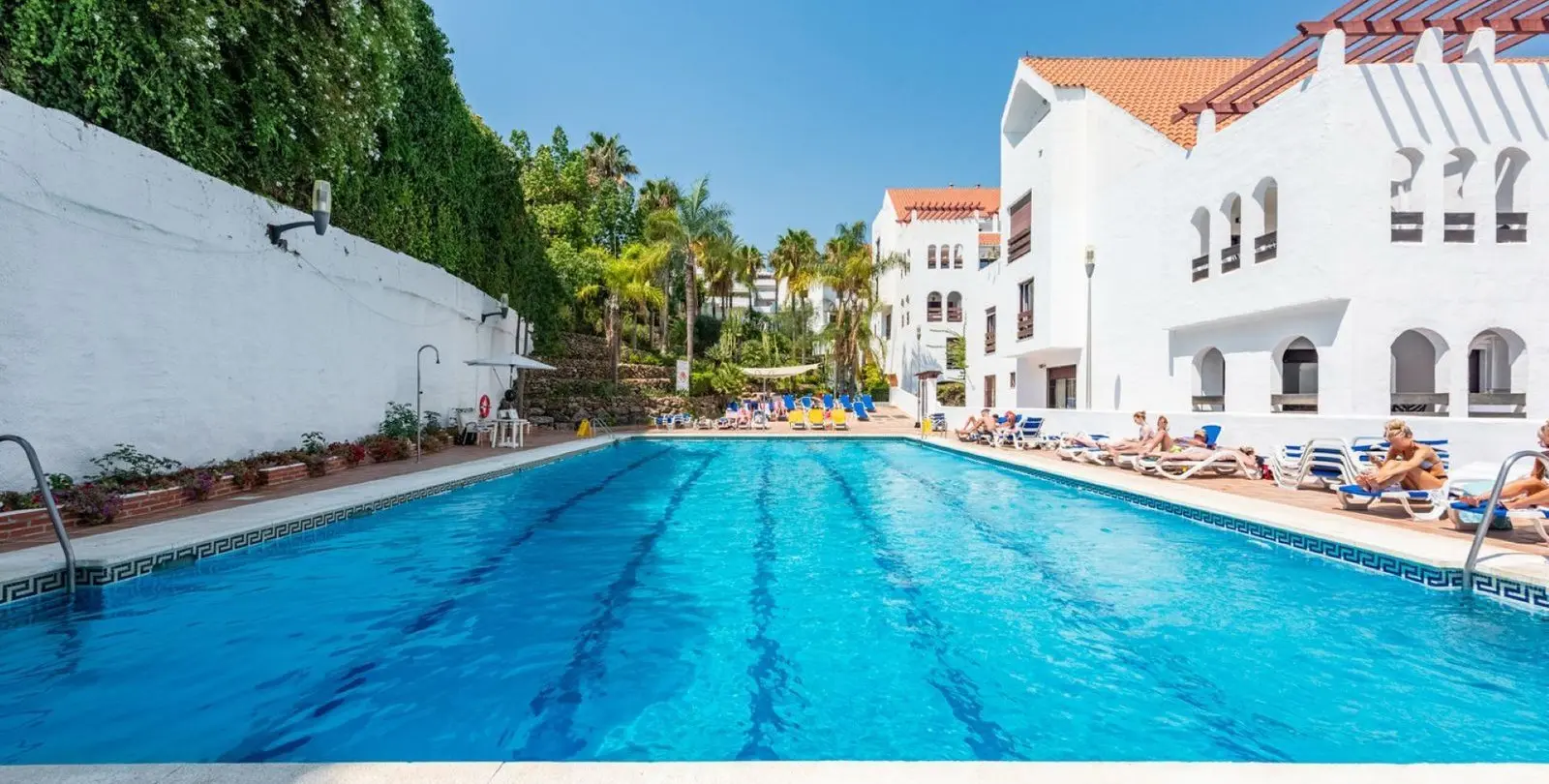 Sale of middle floor apartment in Nueva Andalucía 14