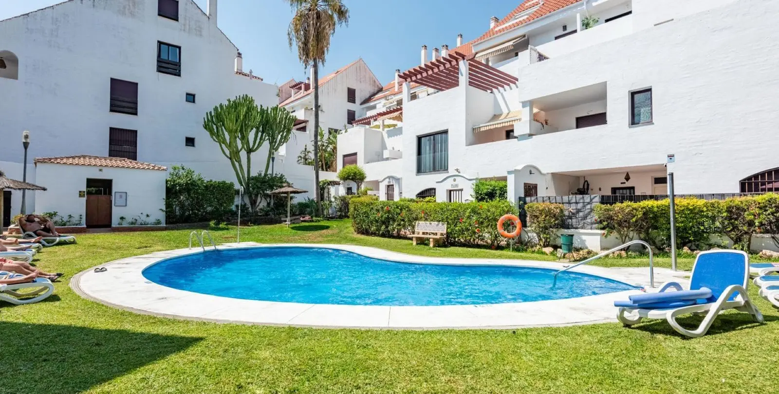Sale of middle floor apartment in Nueva Andalucía 15