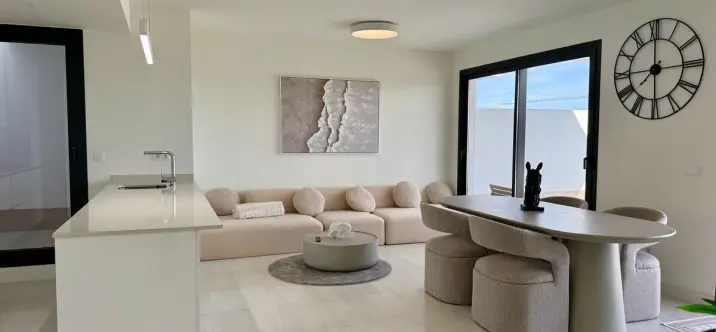 Продажа пентхауса в Estepona 0