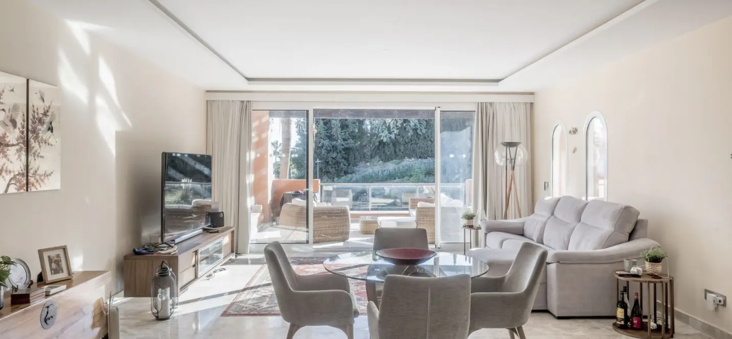 Sale of middle floor apartment in Nueva Andalucía 0