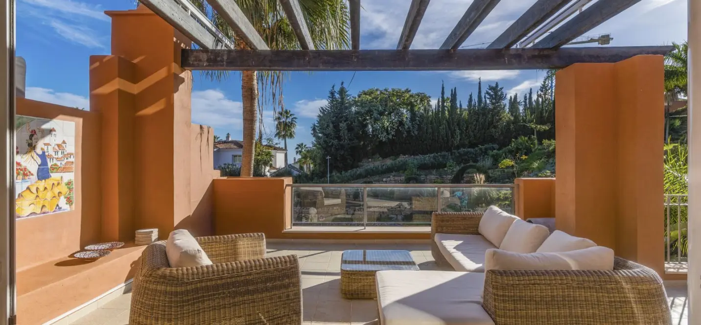 Sale of middle floor apartment in Nueva Andalucía 1