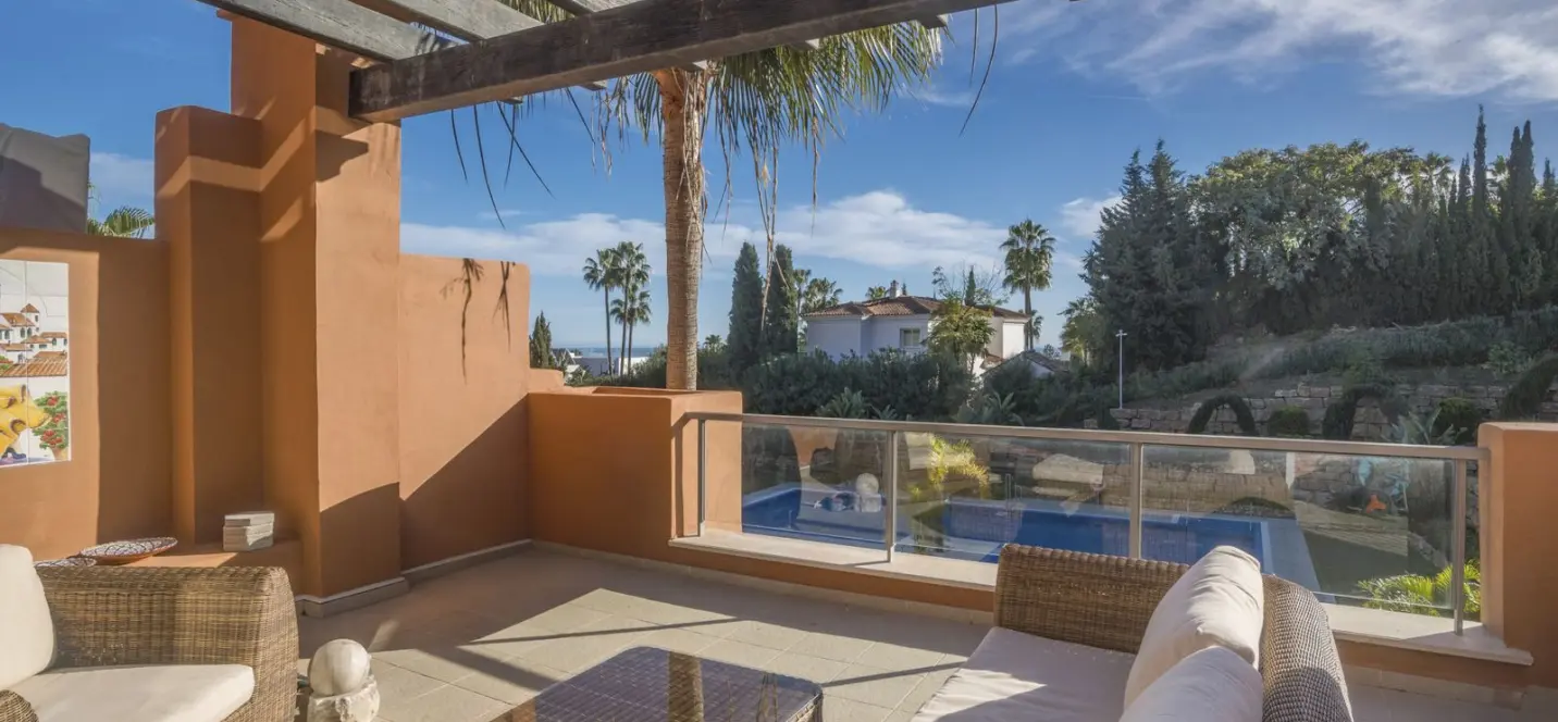 Sale of middle floor apartment in Nueva Andalucía 2