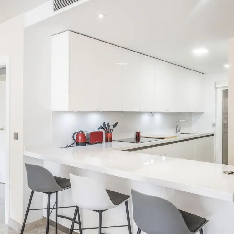 Sale of middle floor apartment in Nueva Andalucía