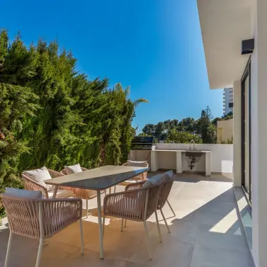 Sale of detached villa in Nueva Andalucía