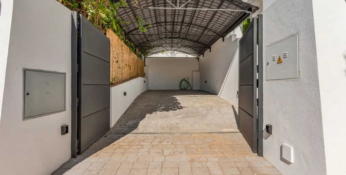 Sale of detached villa in Nueva Andalucía 18