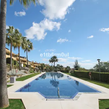 Venta de apartamento en planta media en The Golden Mile