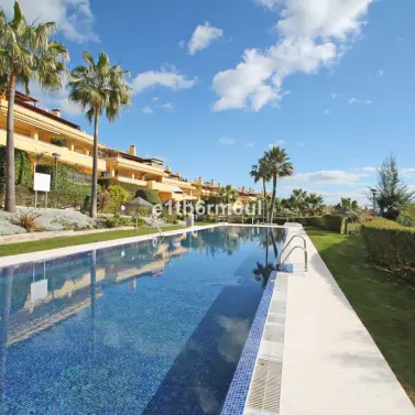 Venta de apartamento en planta media en The Golden Mile