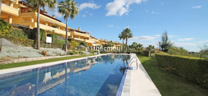 Venta de apartamento en planta media en The Golden Mile 4