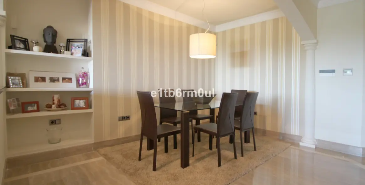 Sale of middle floor apartment in The Golden Mile 11