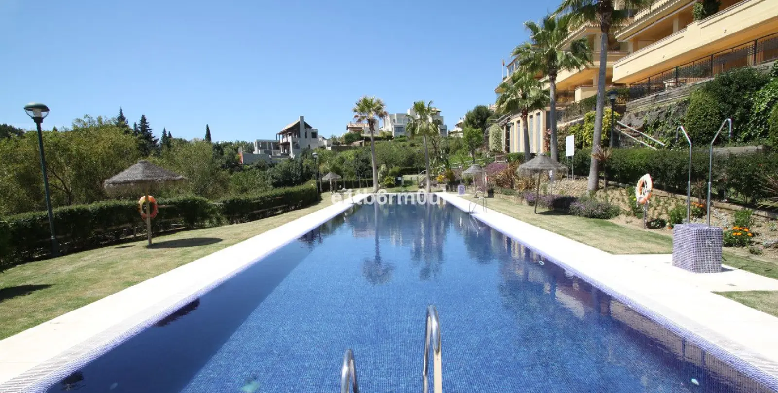 Venta de apartamento en planta media en The Golden Mile 2