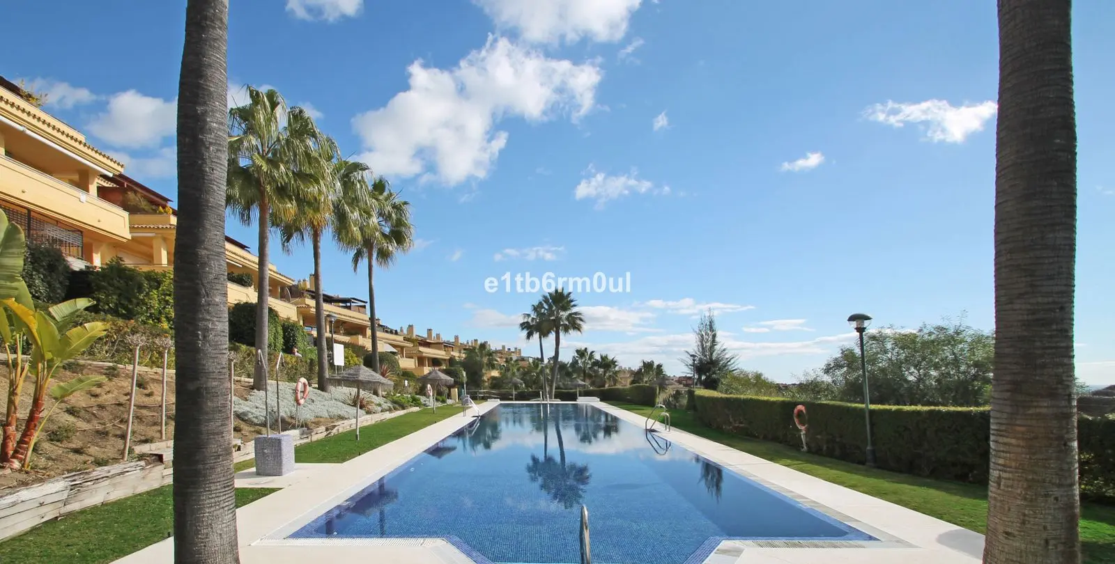 Venta de apartamento en planta media en The Golden Mile 3