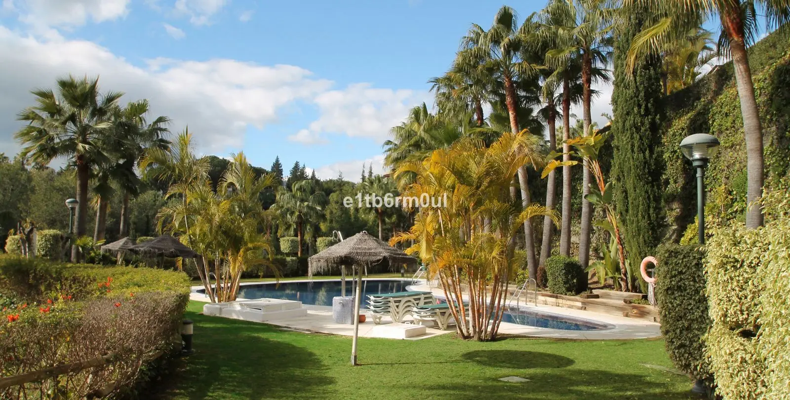 Venta de apartamento en planta media en The Golden Mile 4