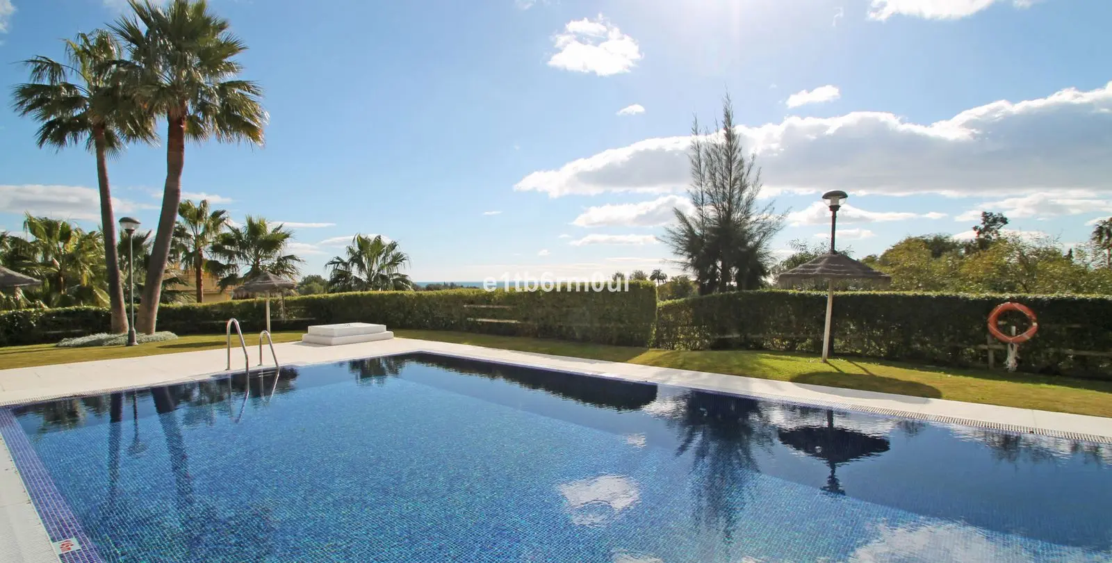 Venta de apartamento en planta media en The Golden Mile 7