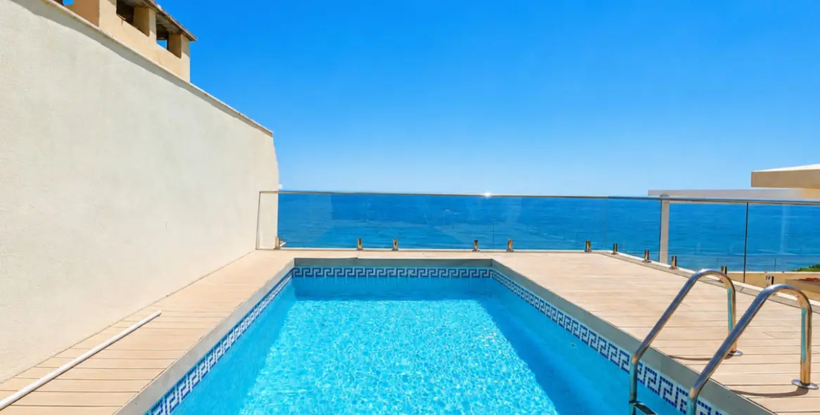 Venta de ático dúplex en Cabopino 1