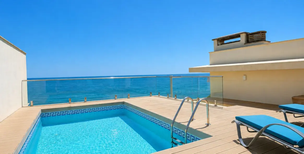 Venta de ático dúplex en Cabopino 40