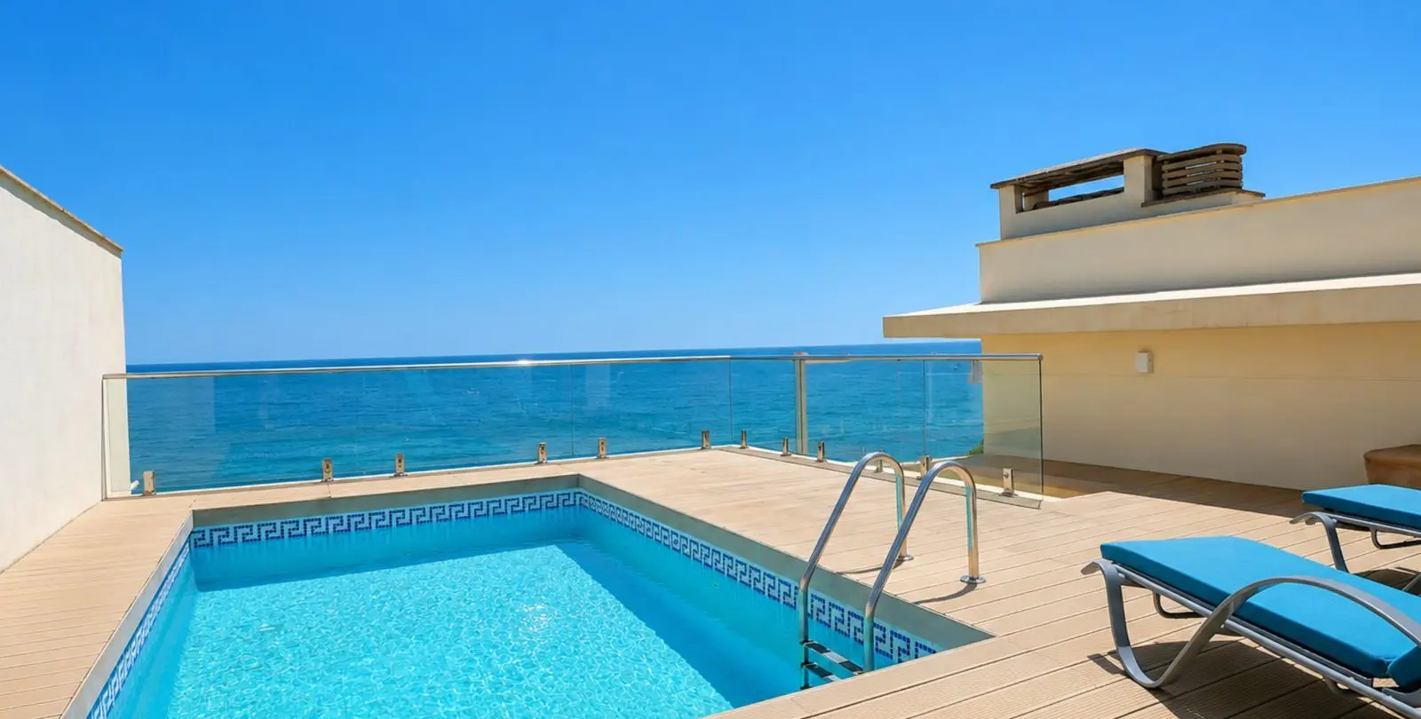Sale of penthouse duplex in Cabopino 12