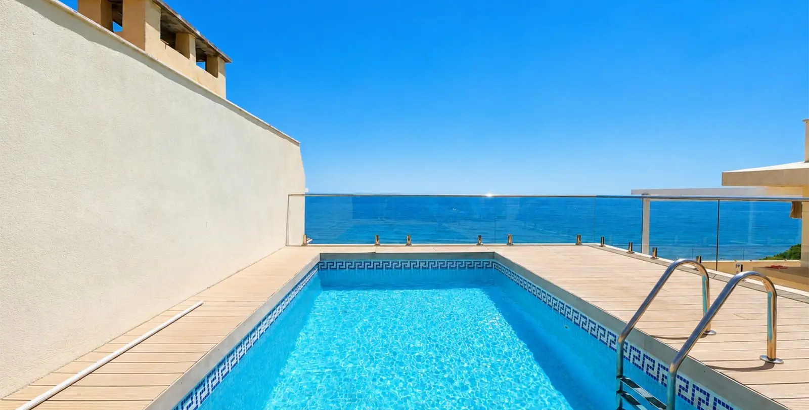 Sale of penthouse duplex in Cabopino 44