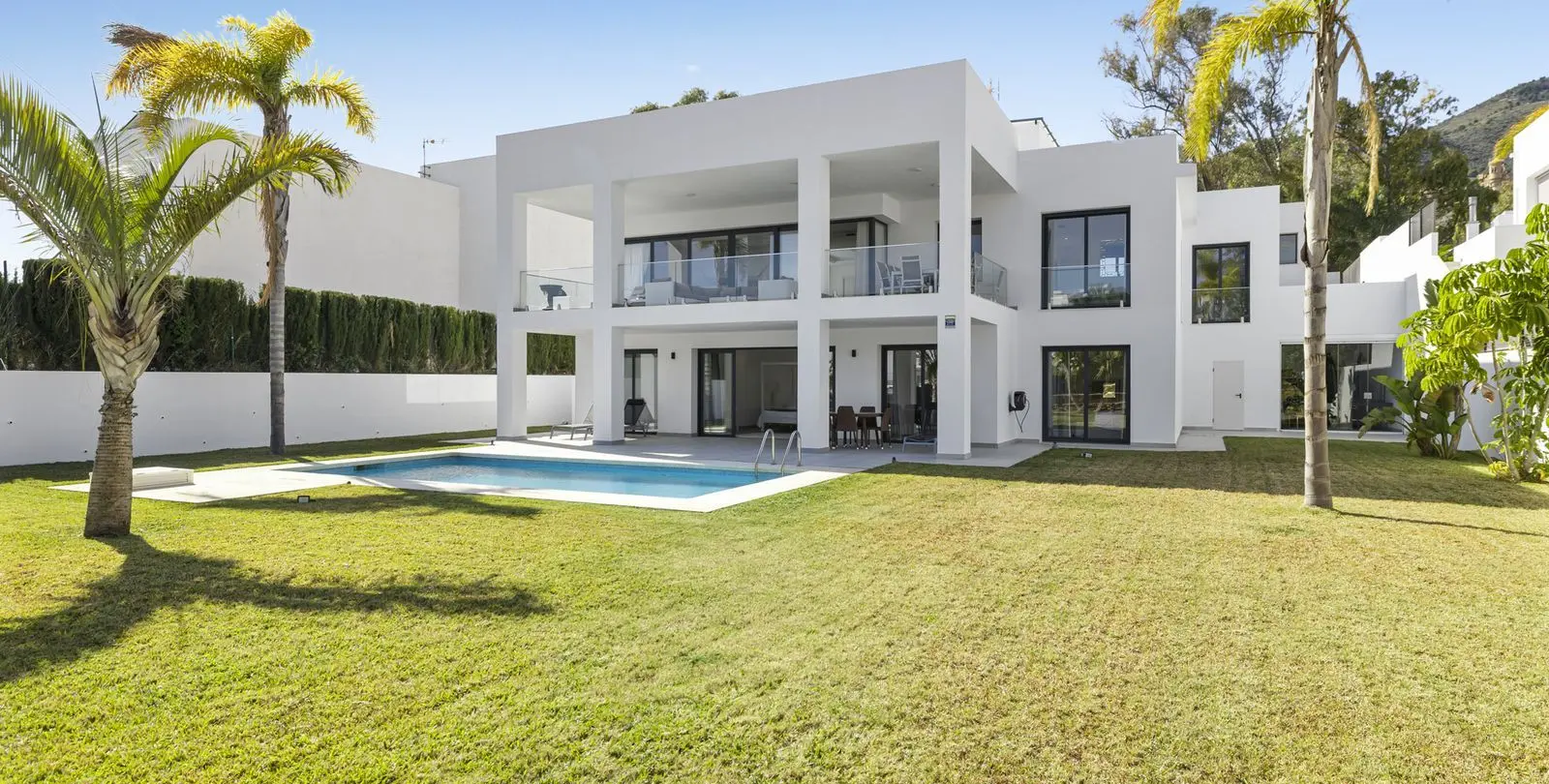 Sale of detached villa in Torremuelle 2