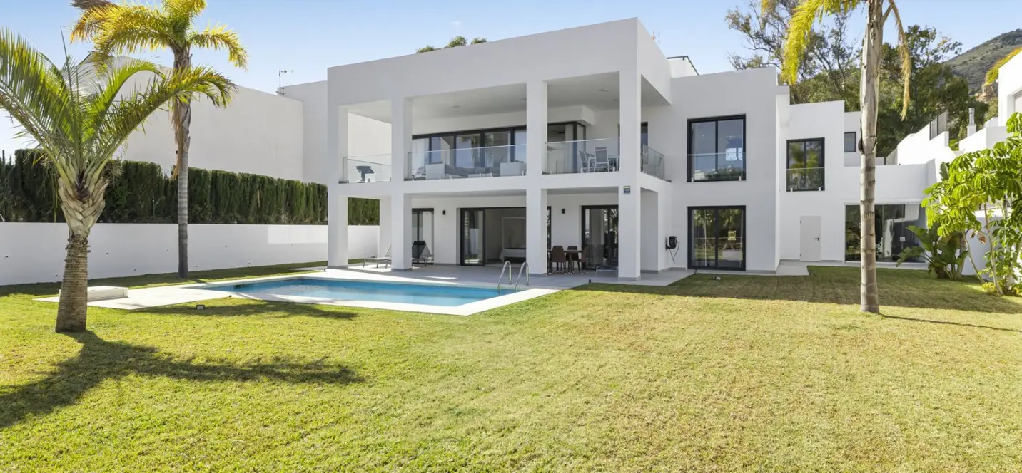 Sale of detached villa in Torremuelle 1