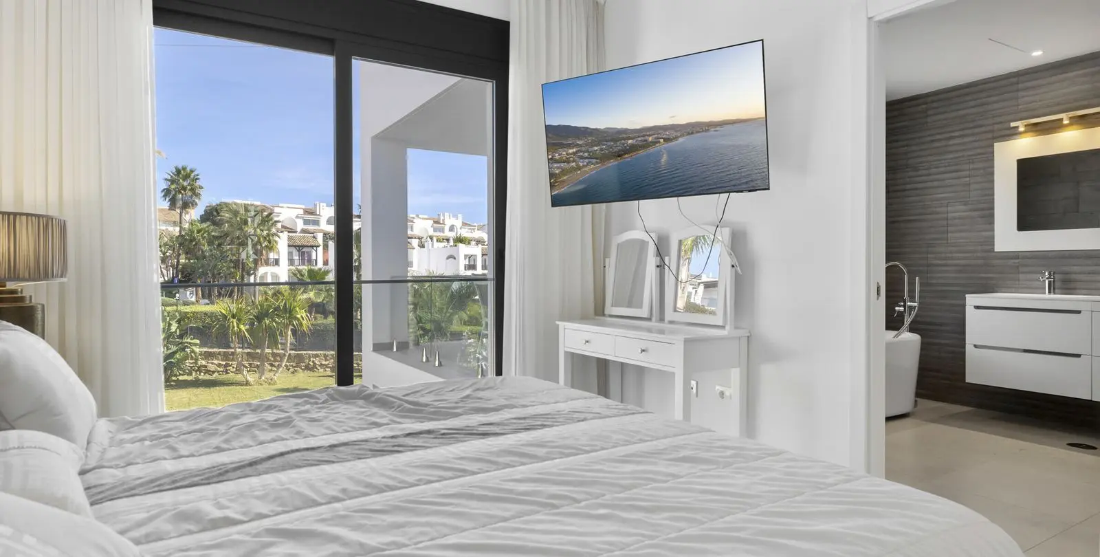 Sale of detached villa in Torremuelle 26