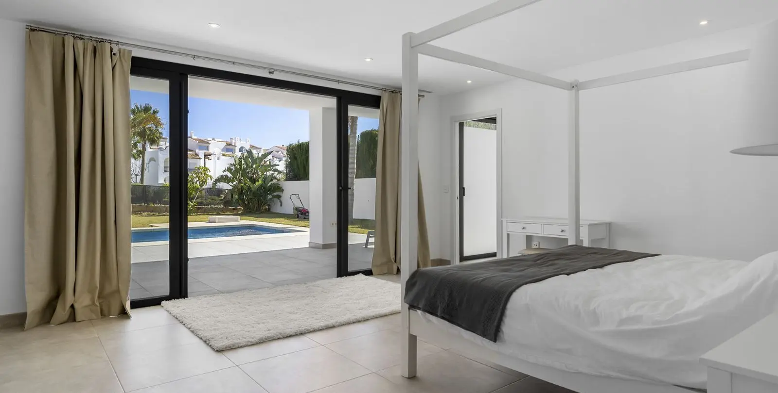 Sale of detached villa in Torremuelle 39