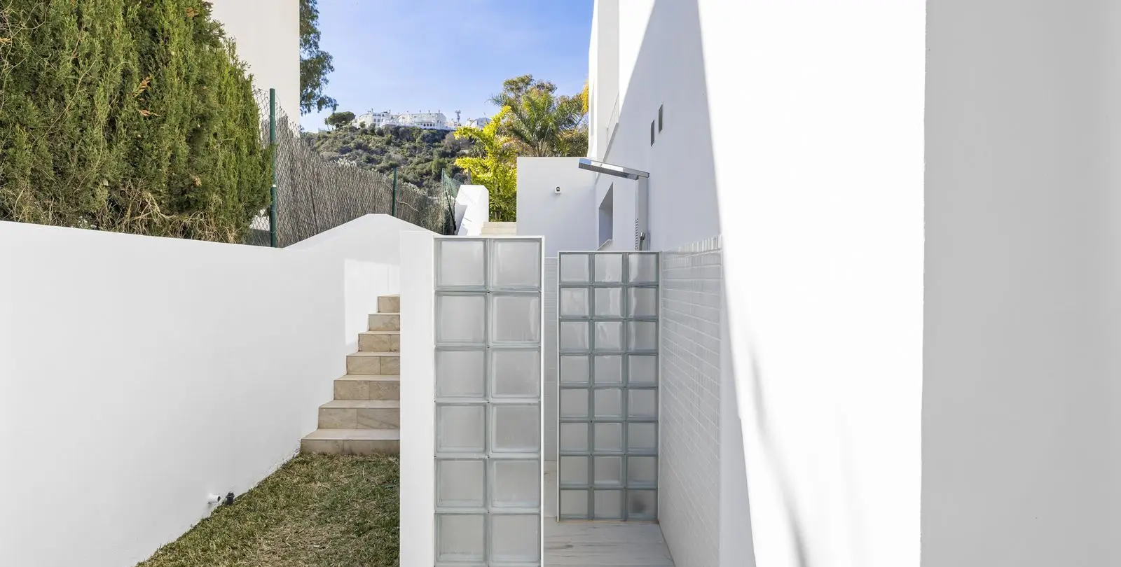 Sale of detached villa in Torremuelle 64