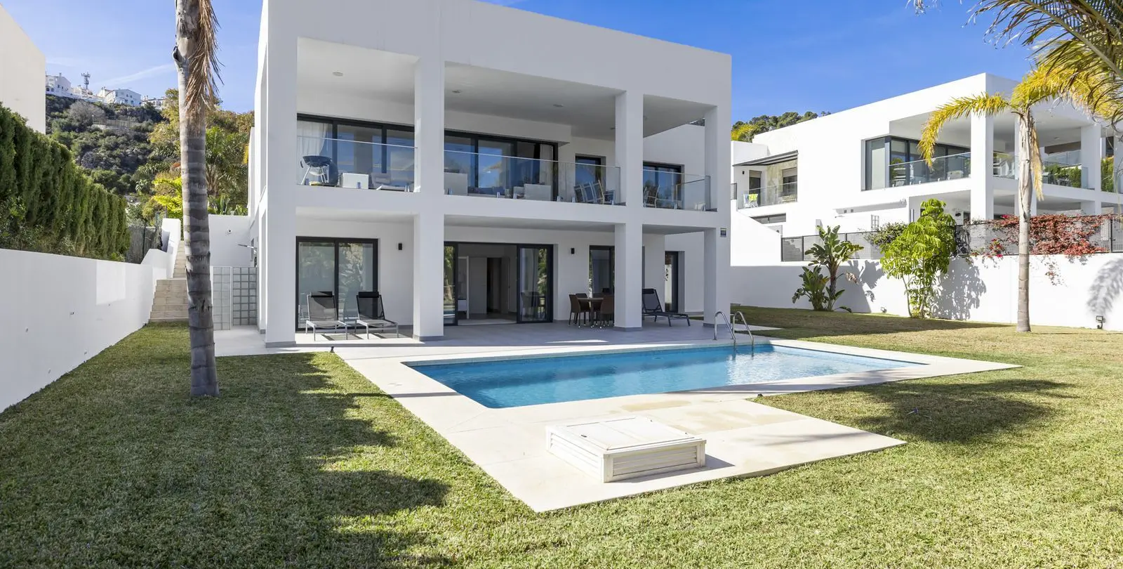 Sale of detached villa in Torremuelle 72
