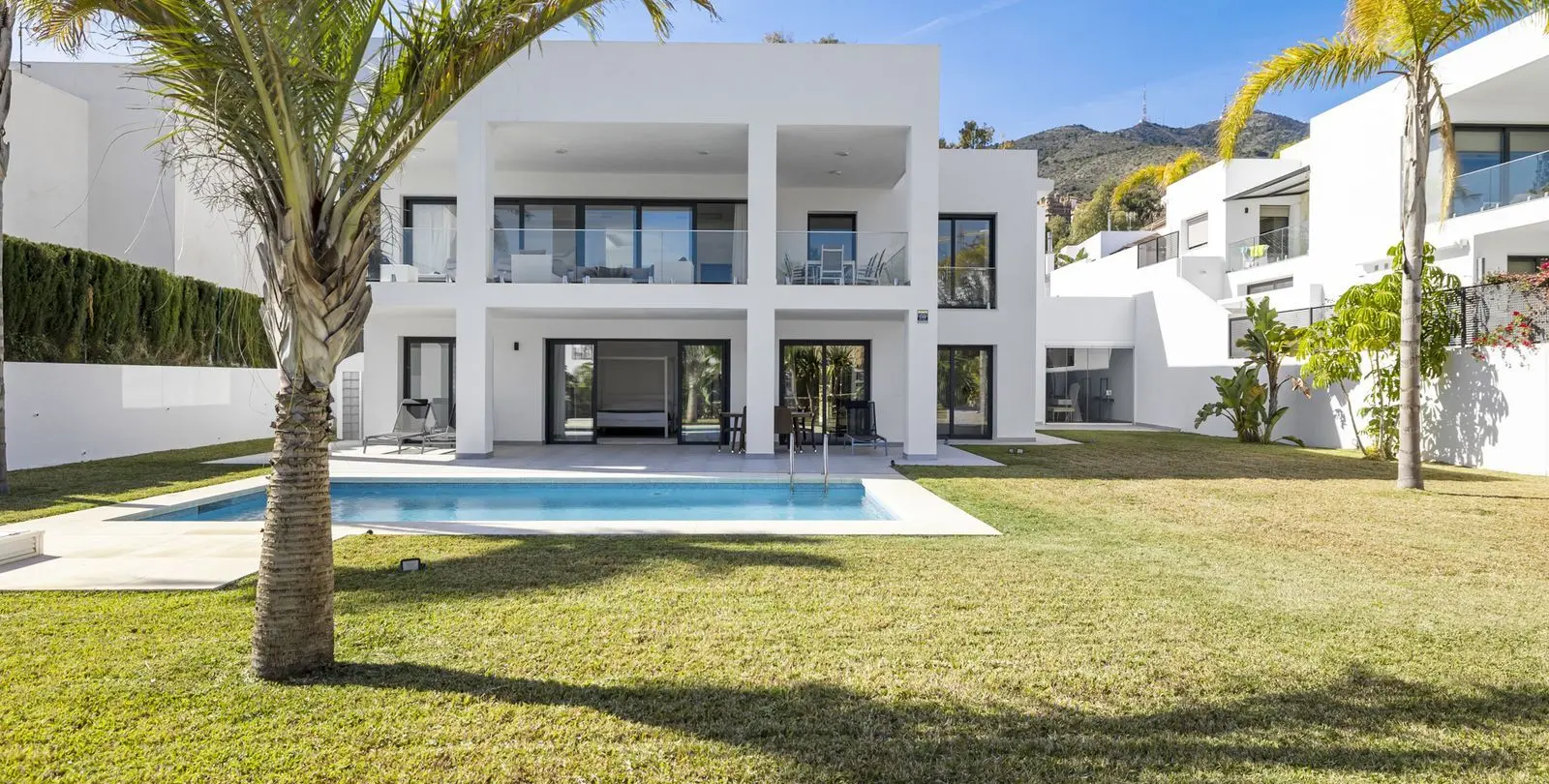 Sale of detached villa in Torremuelle 74