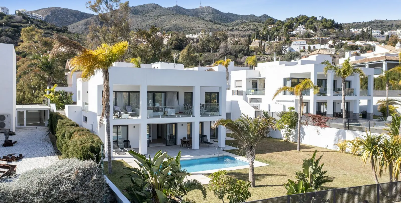 Sale of detached villa in Torremuelle 75