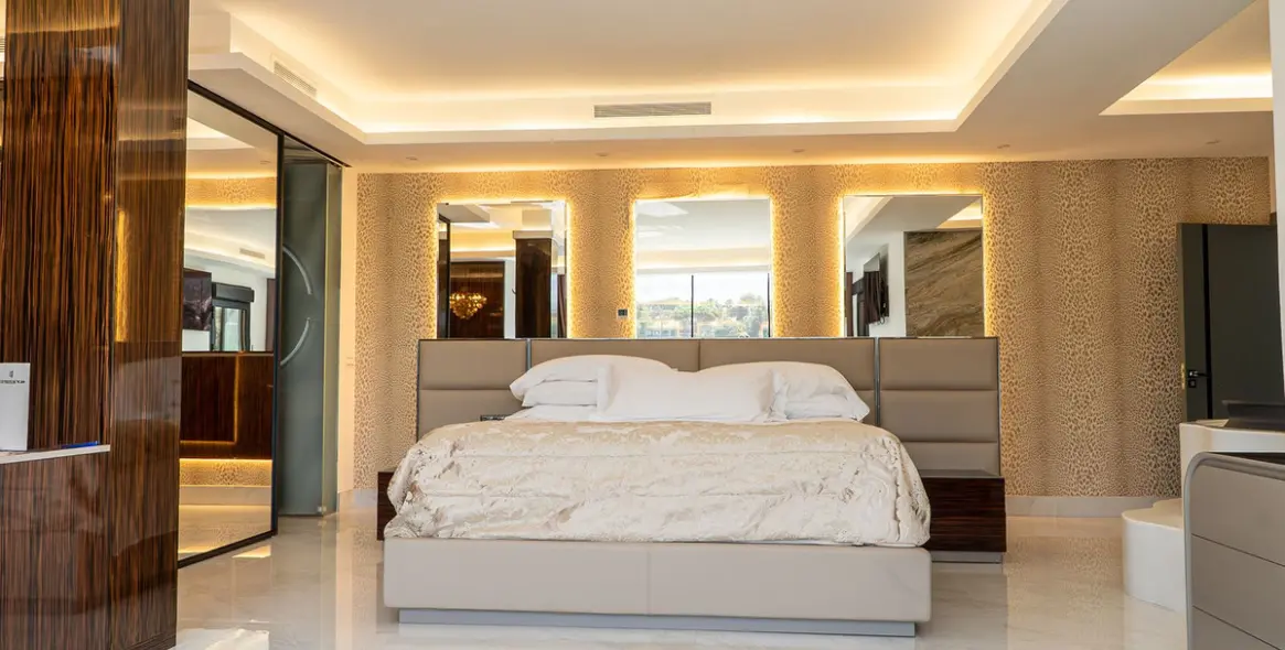 Venta de villa independiente en Torrequebrada 13