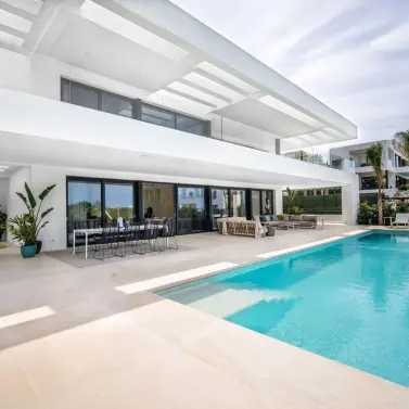 Venta de villa independiente en Nueva Andalucía