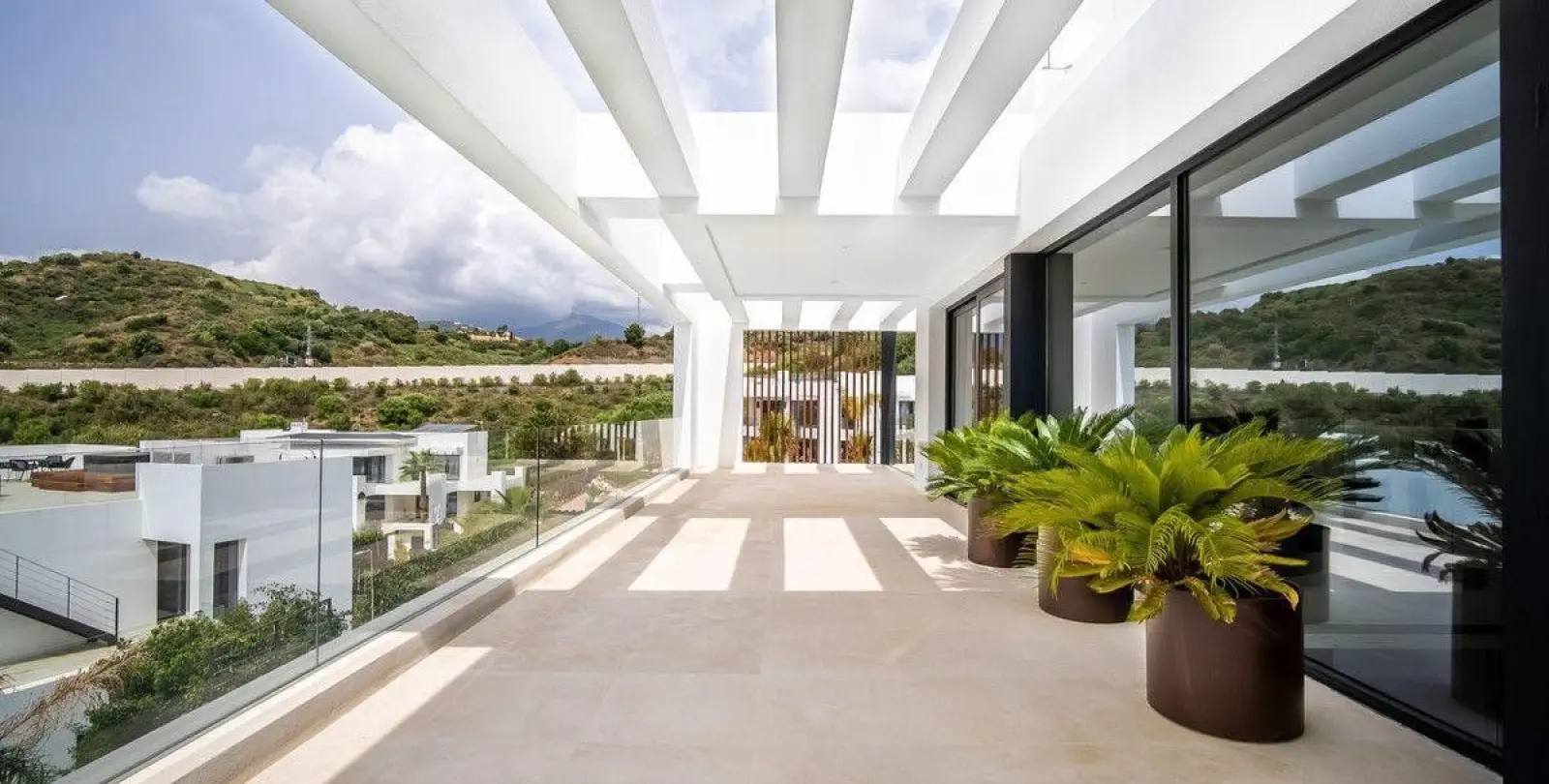 Short-term rent of detached villa in Nueva Andalucía 9