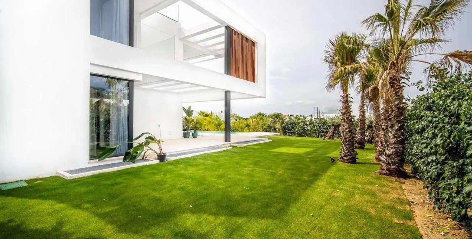 Long-term rent of detached villa in Nueva Andalucía 24
