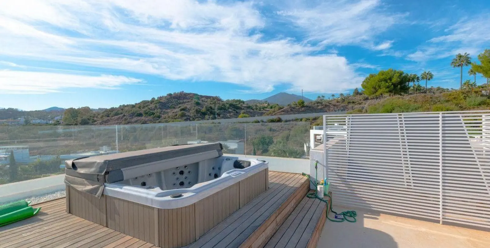 Long-term rent of detached villa in Nueva Andalucía 25