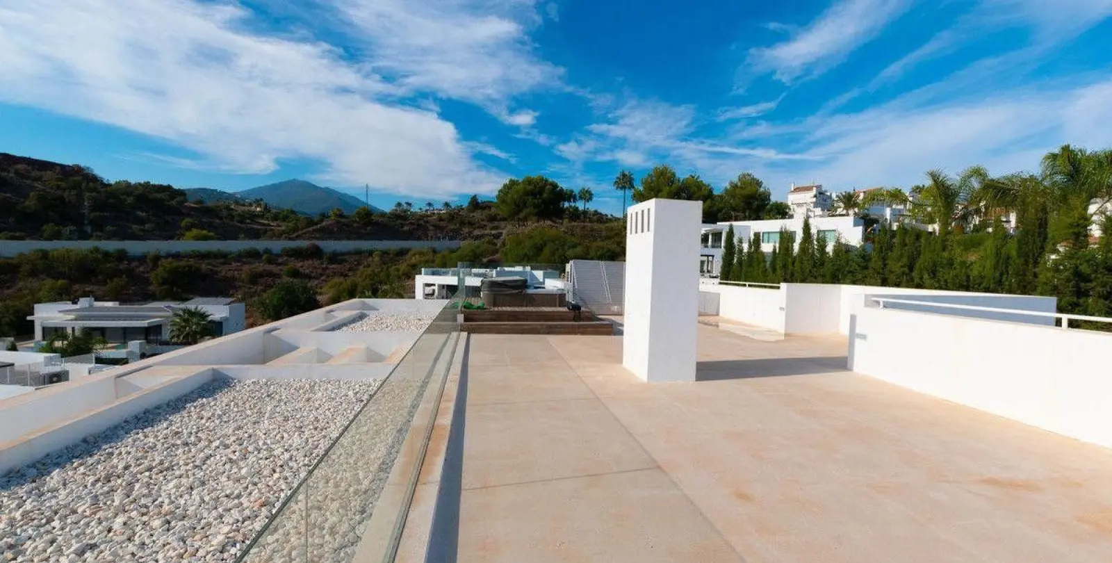 Long-term rent of detached villa in Nueva Andalucía 36