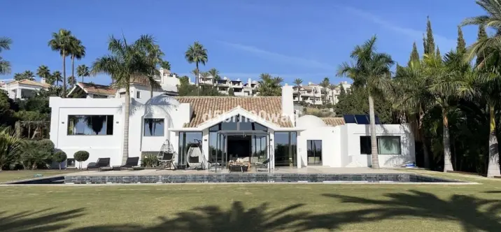 Venta de villa independiente en Benahavís 0