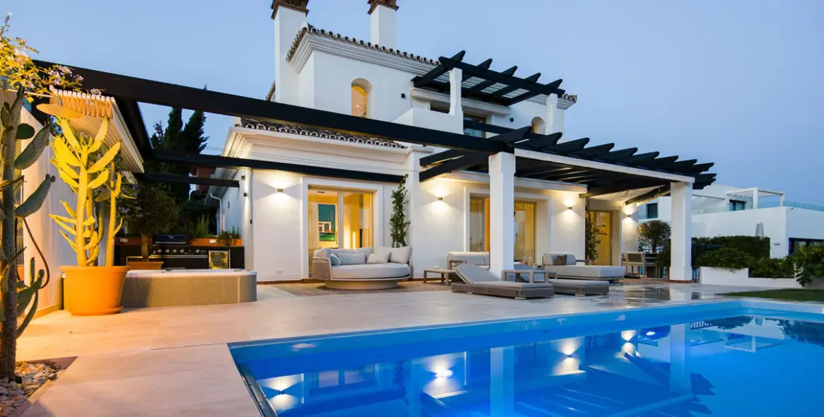 Venta de villa independiente en Las Chapas 1